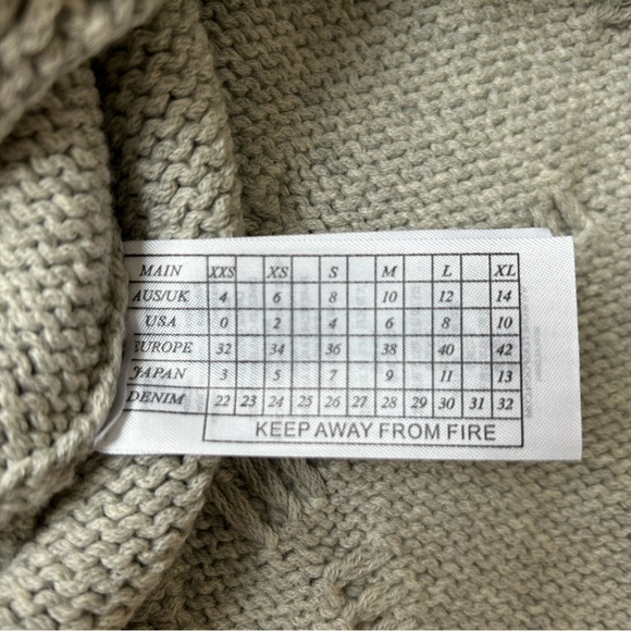 NWT One Teaspoon Nemesis Distressed Cable Knit Sweater in Grey Spirit - Large - Picture 14 of 16